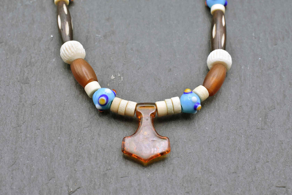 Thorshammer Fibelkette aus Bernstein mit Horn- und Knochenperlen von BELANAS SCHATZKISTE