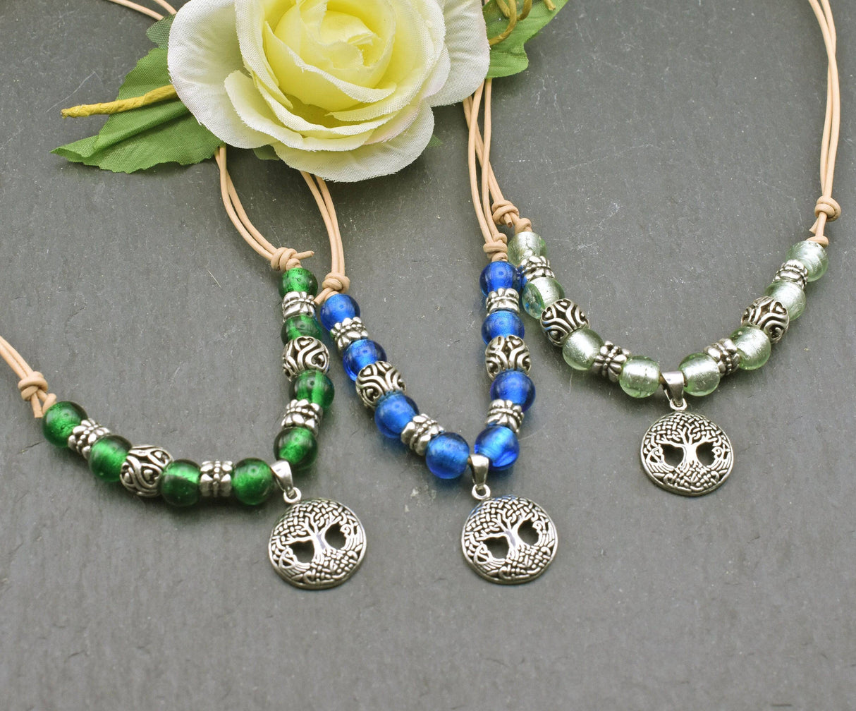 Glasperlenkette mit Yggdrasil in drei Ausführungen