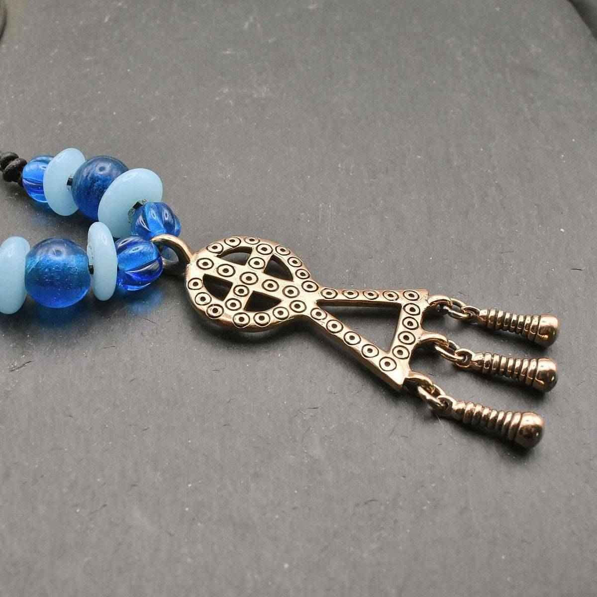 Keltische Glasperlenkette mit Radkreuzanhänger - 3 Ausführungen