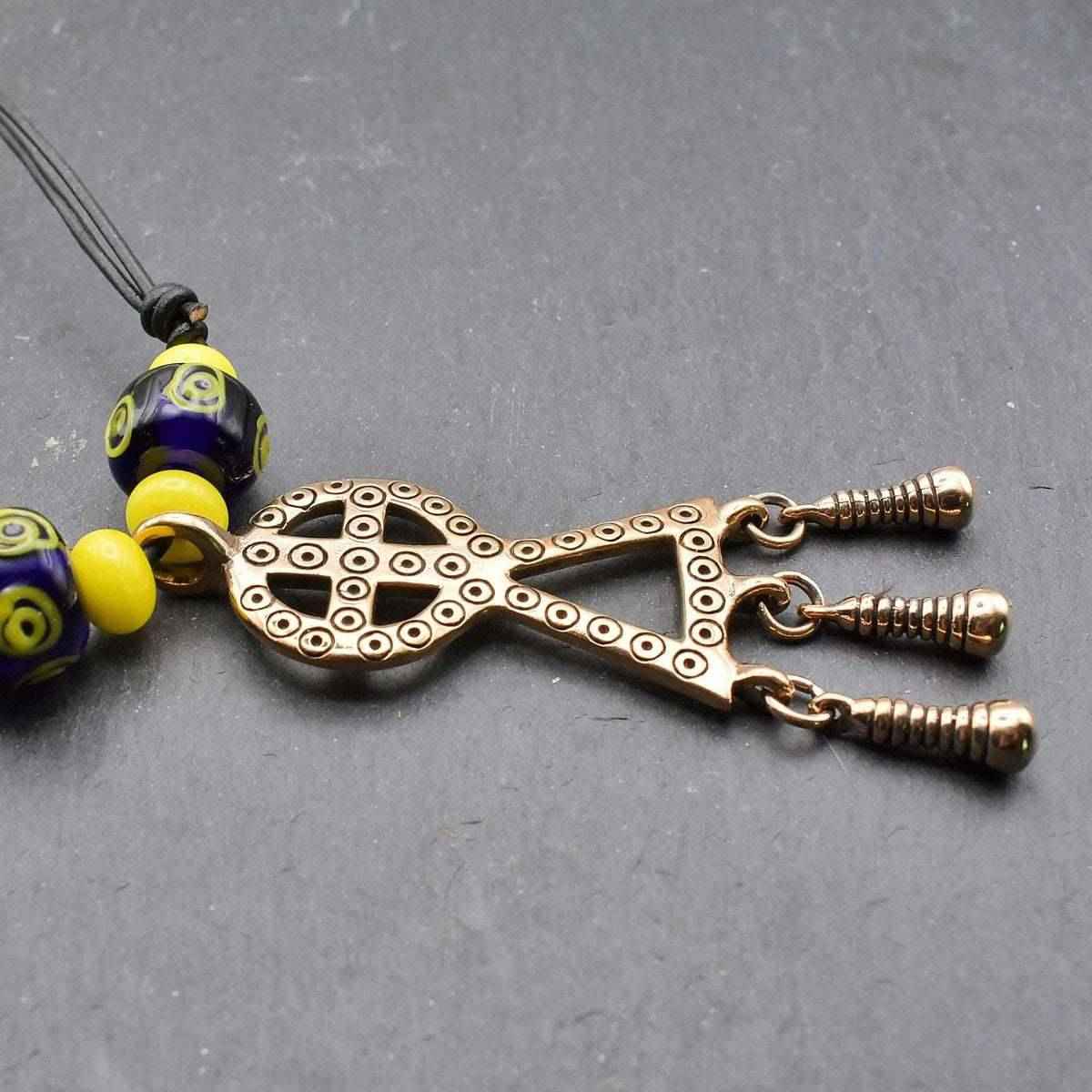 Keltische Glasperlenkette mit Radkreuzanhänger - 3 Ausführungen