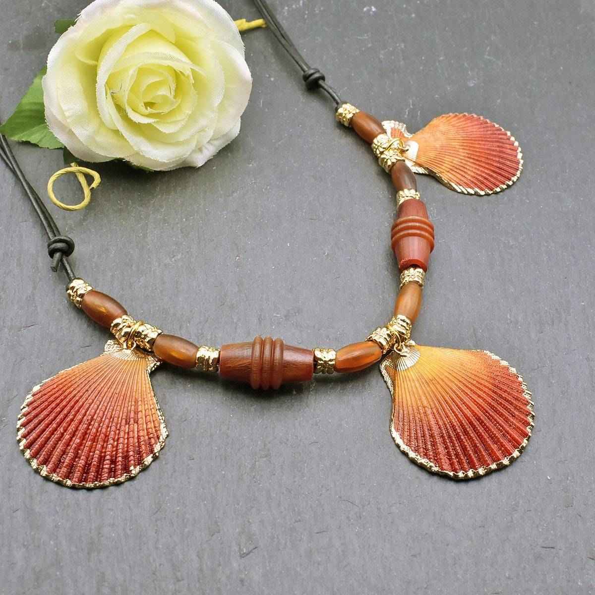 Atemberaubende Muschelkette mit Hornperlen