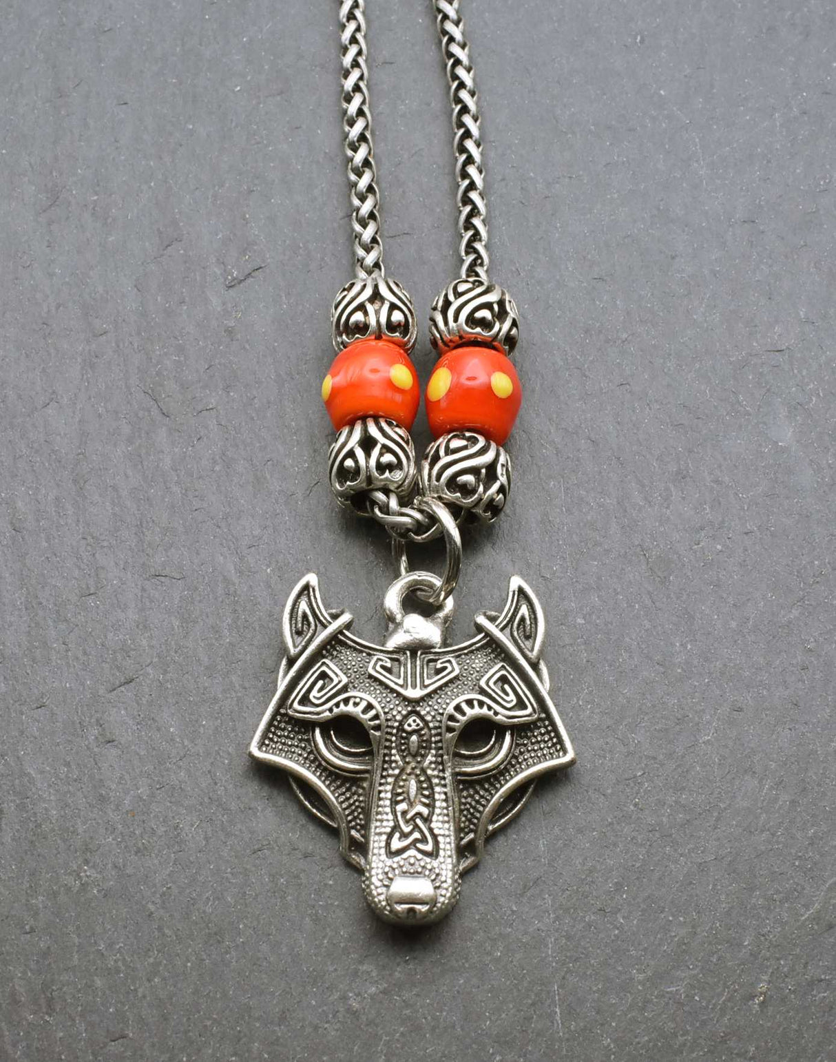 Wolfskette mit Glasperlen von Belanas Schatzkiste