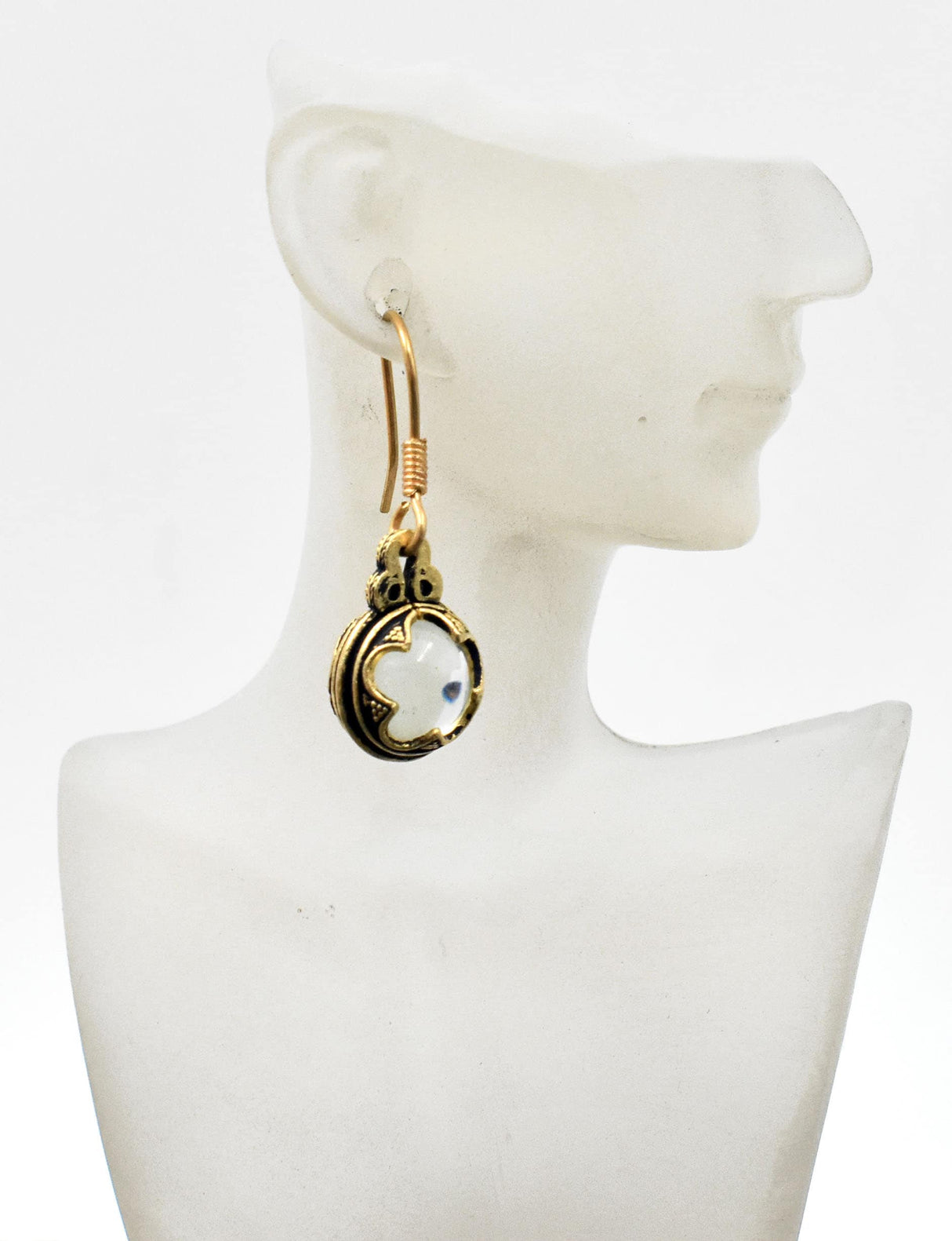 Gotland Ohrringe aus Bronze an einer Büste