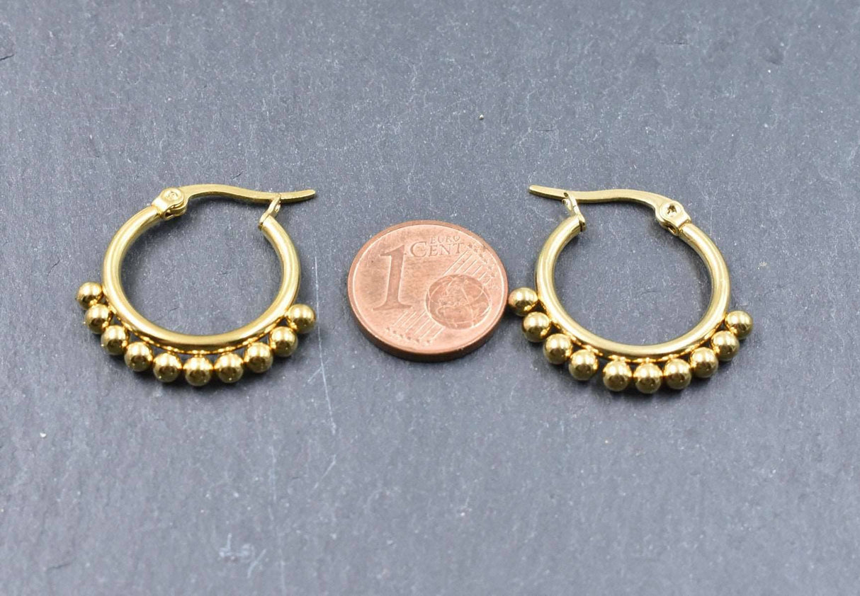 Edelstahl Creolen mit kleinen Kugeln mit 1 Cent zum Größenvergleich