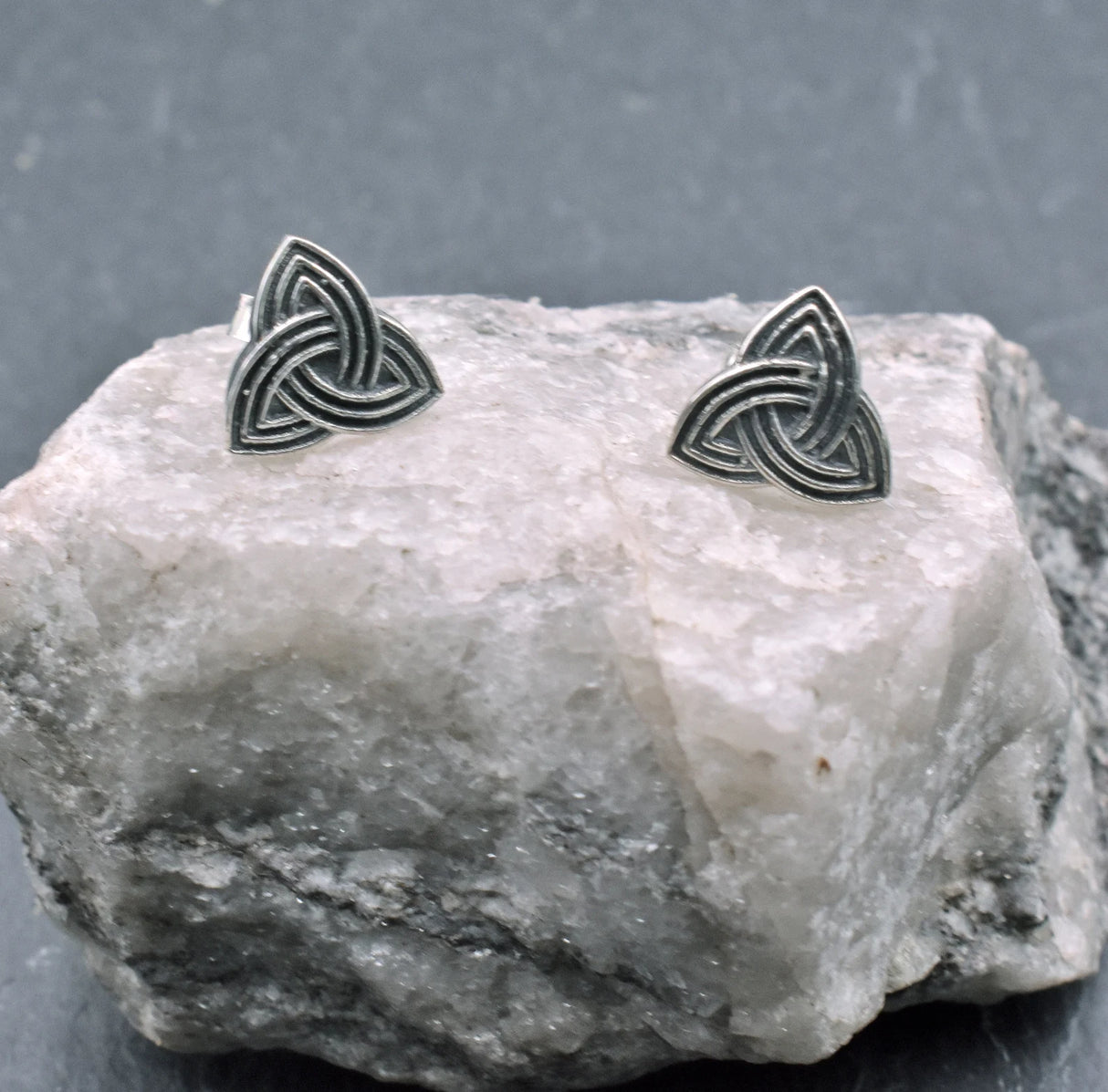 Keltische Ohrstecker Triquetra aus Bronze oder 925er-Silber - Belanas Schatzkiste