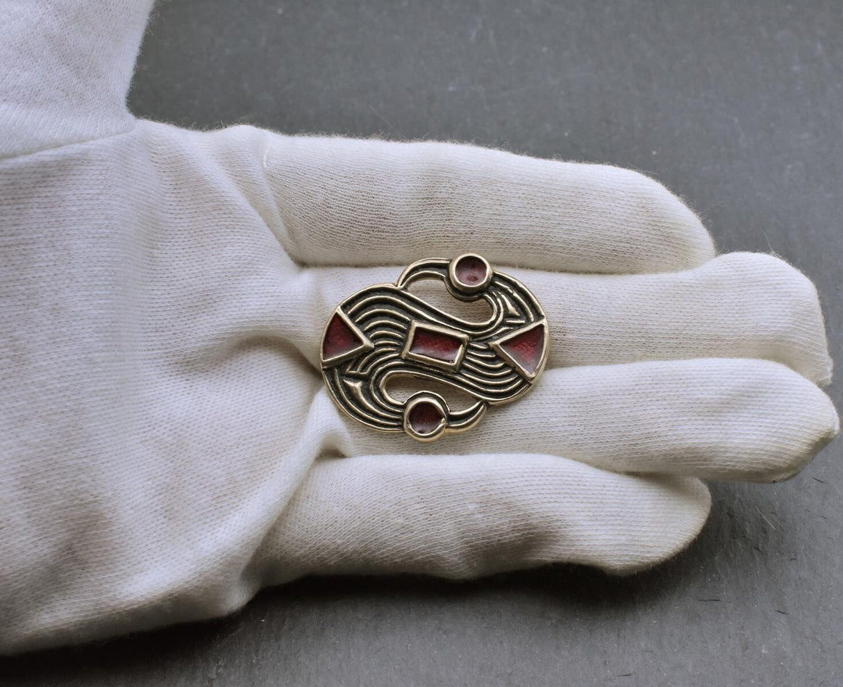 Merowinger S-Fibel: Authentische Replik aus dem Gräberfeld Aschheim aus Bronze