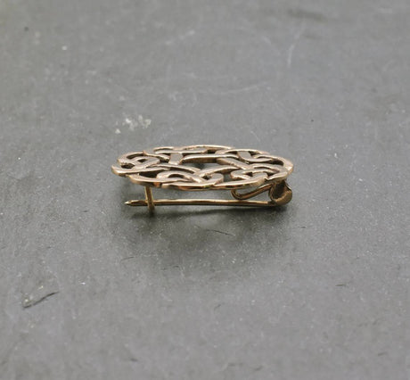 Seitenansicht der Kleine keltische Brosche aus Bronze
