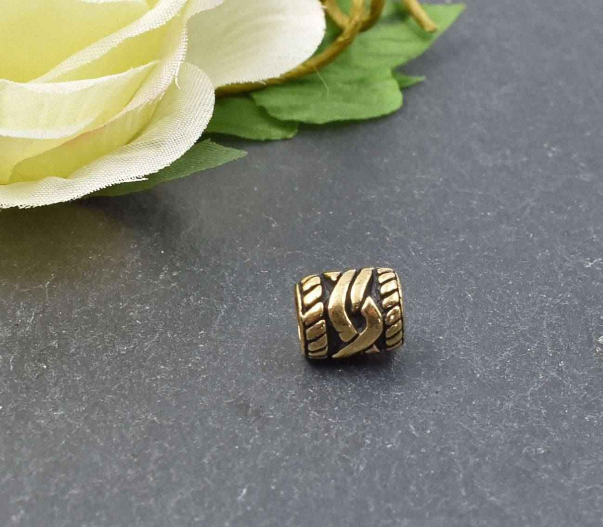 Bartperle mit keltischem Muster