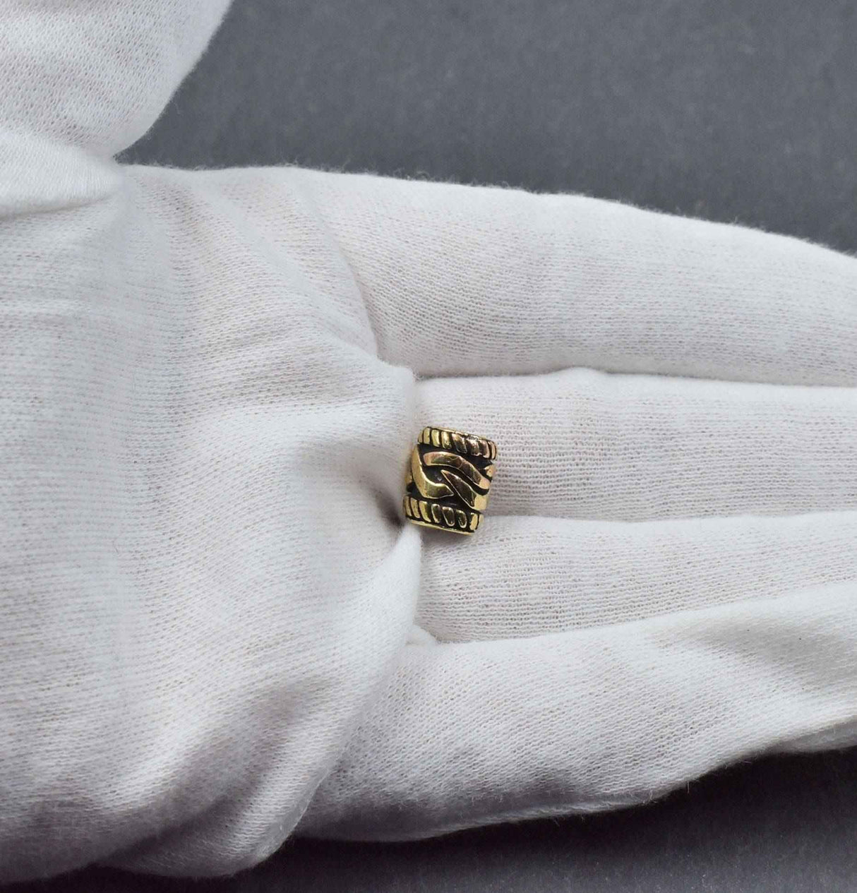 Bartperle mit keltischem Muster