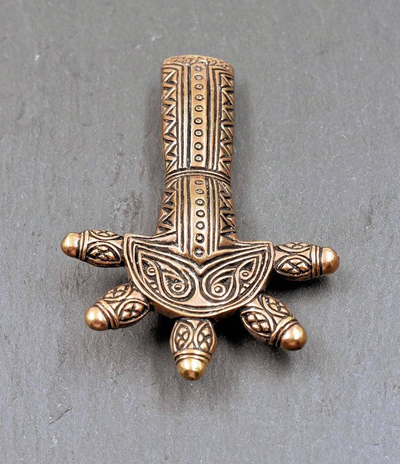 Germanische Ärmchenfibel aus Bronze