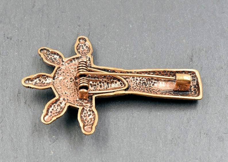 Rückseite der Germanische Ärmchenfibel aus Bronze