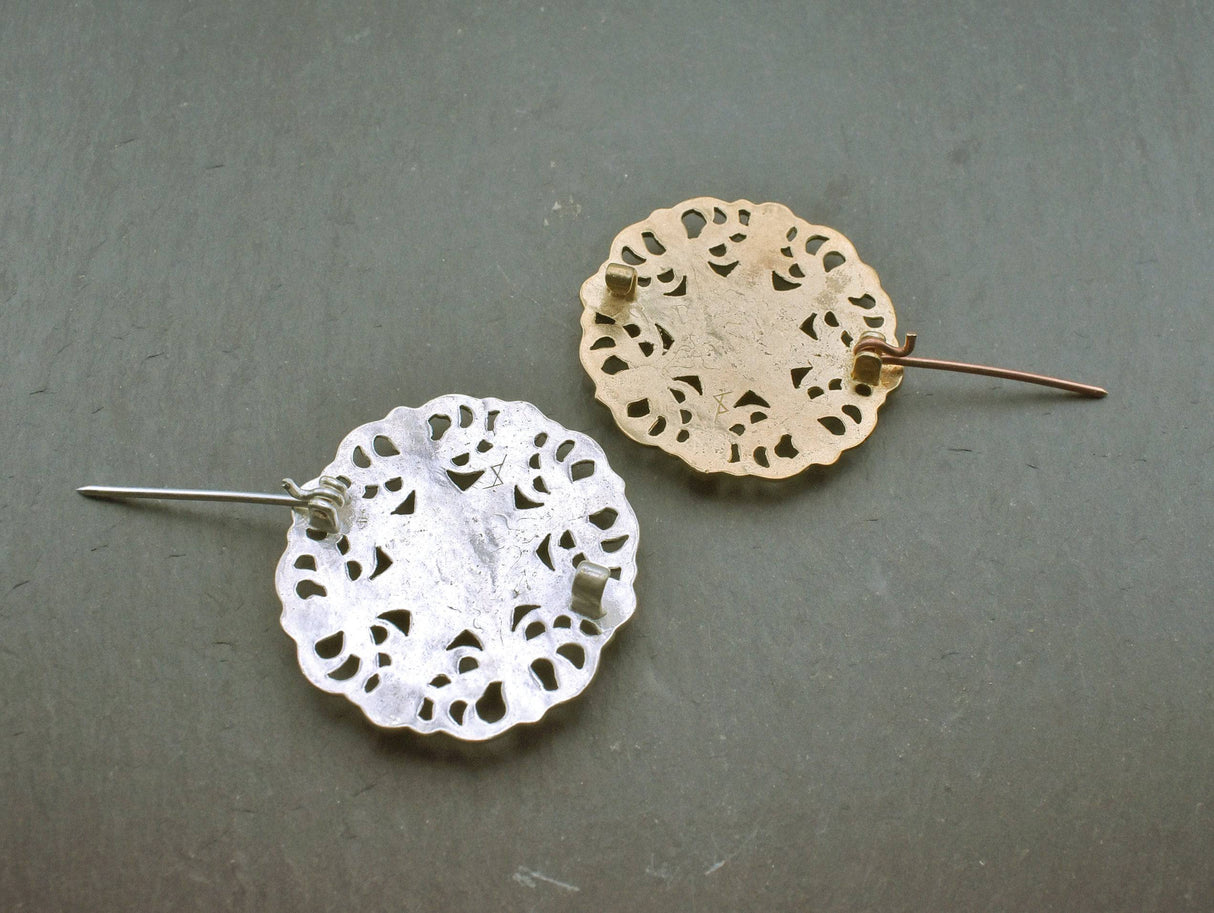 Rückseite der Große Scheibenfibel im Trewhiddle-Stil - Wikinger Brosche in Bronze und Silber