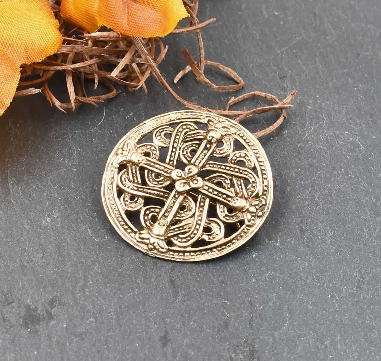Wikinger Scheibenfibel im Borrestil