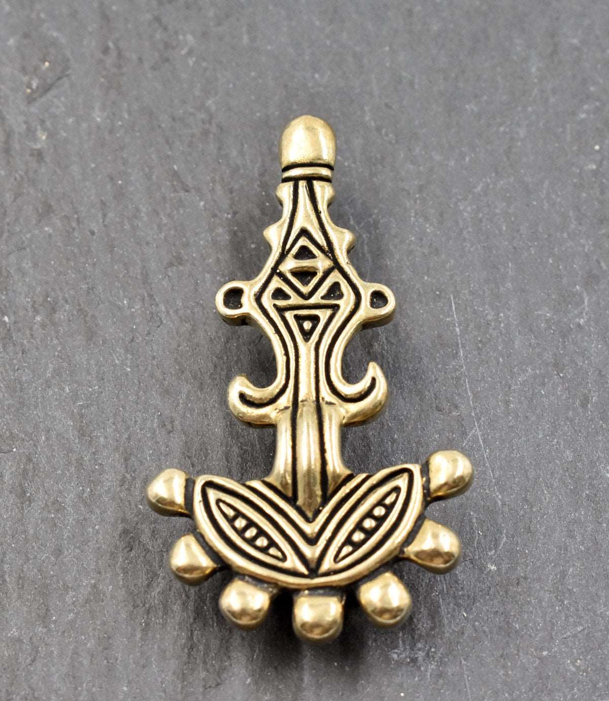 Gotische Siebenknopffibel aus Bronze