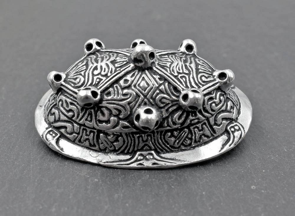 Finnische Schildkrötfibeln aus versilberter Bronze