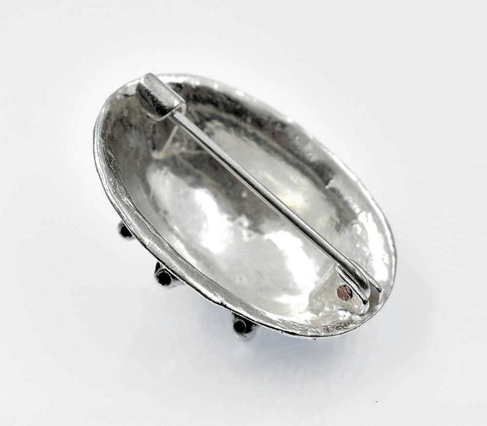 Rückseite der Finnische Schildkrötfibeln aus versilberter Bronze