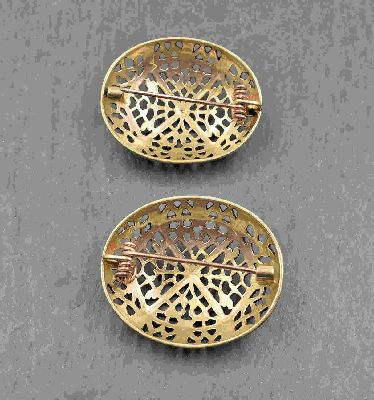 Rückseite der Wikinger Ovalfibel Set Borre-Stil Bronze