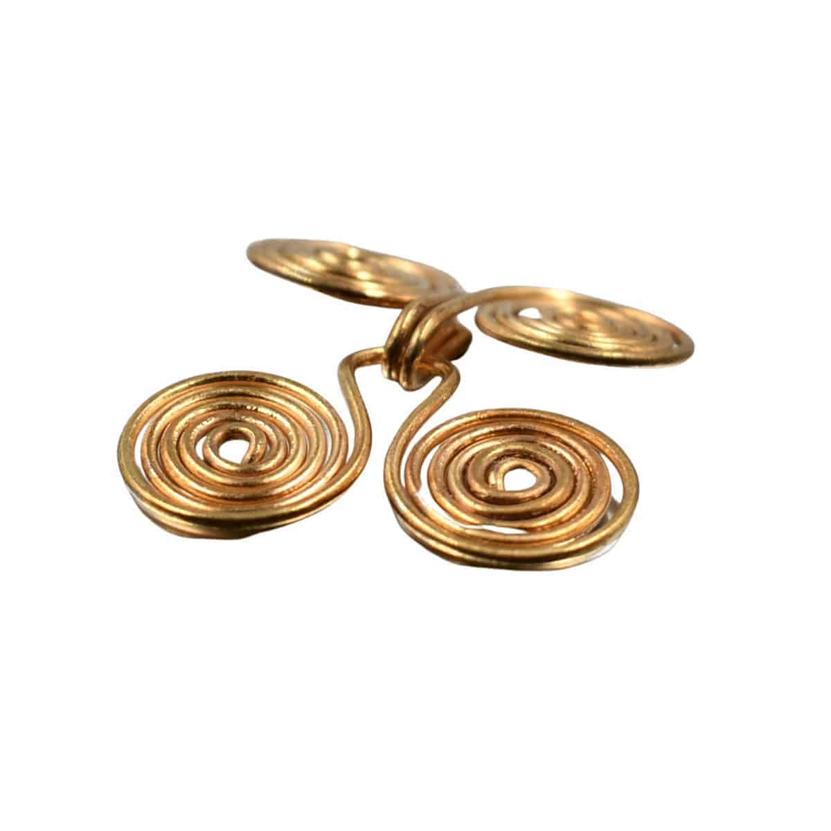 Frühmittelalterliche Gewandschließe aus Messingdraht offen