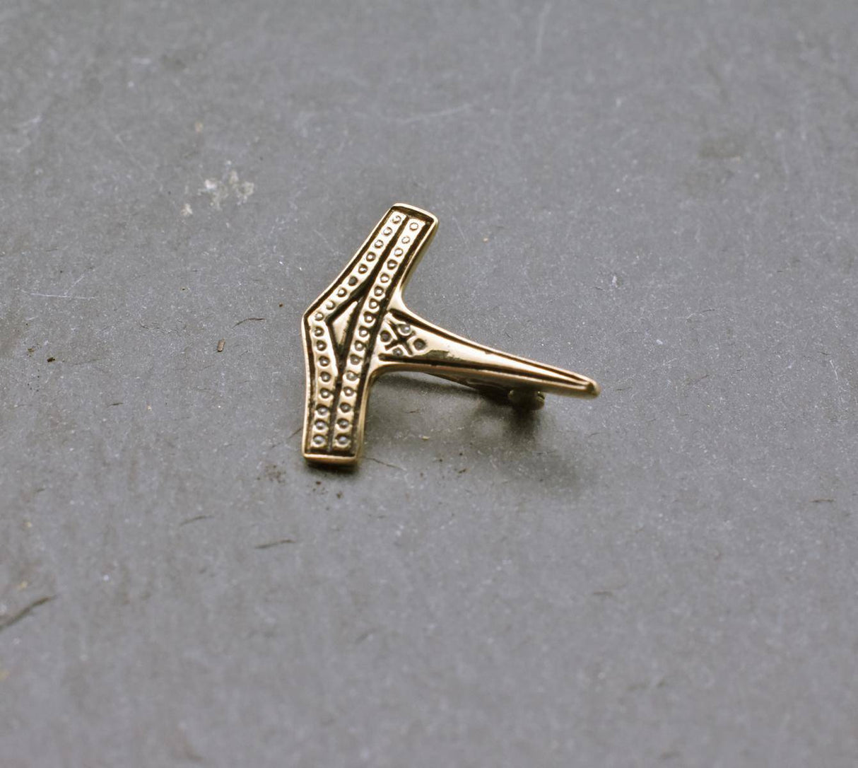 Feine Thorshammer Brosche aus Bronze