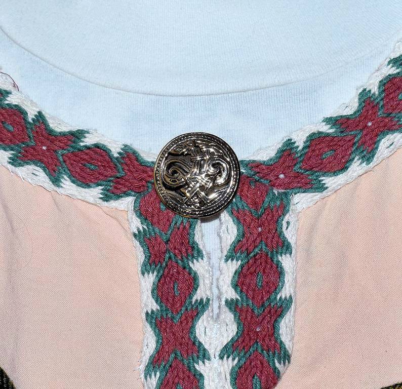 Haithabu Rundfibel am Ausschnitt