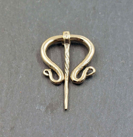 Kleine Omegafibel aus Bronze