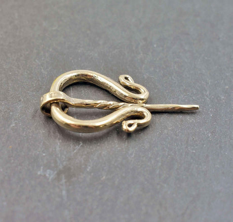 Kleine Omegafibel aus Bronze