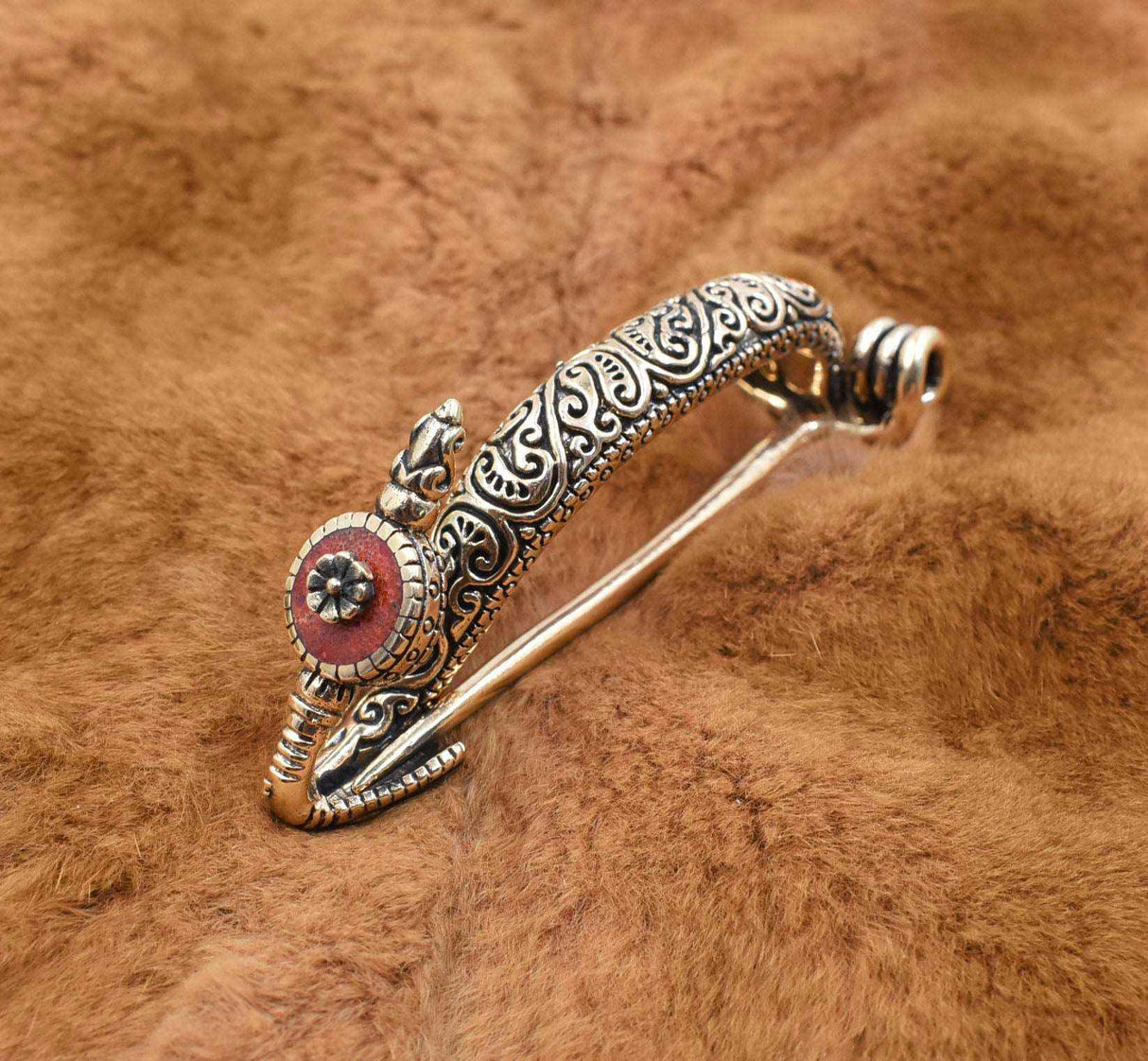 Großartige Replika - die keltische Bügelfibel