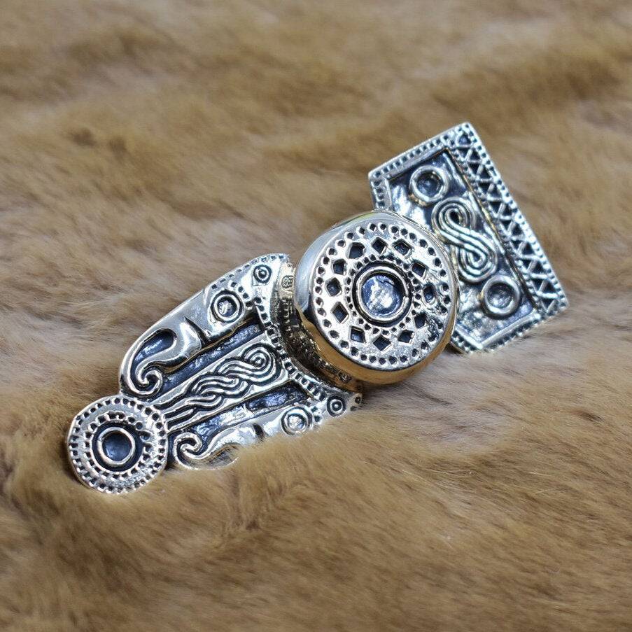Vendel Zeitliche Rückenknopffibel aus Bronze 5. - 6. Jh. - Belanas Schatzkiste