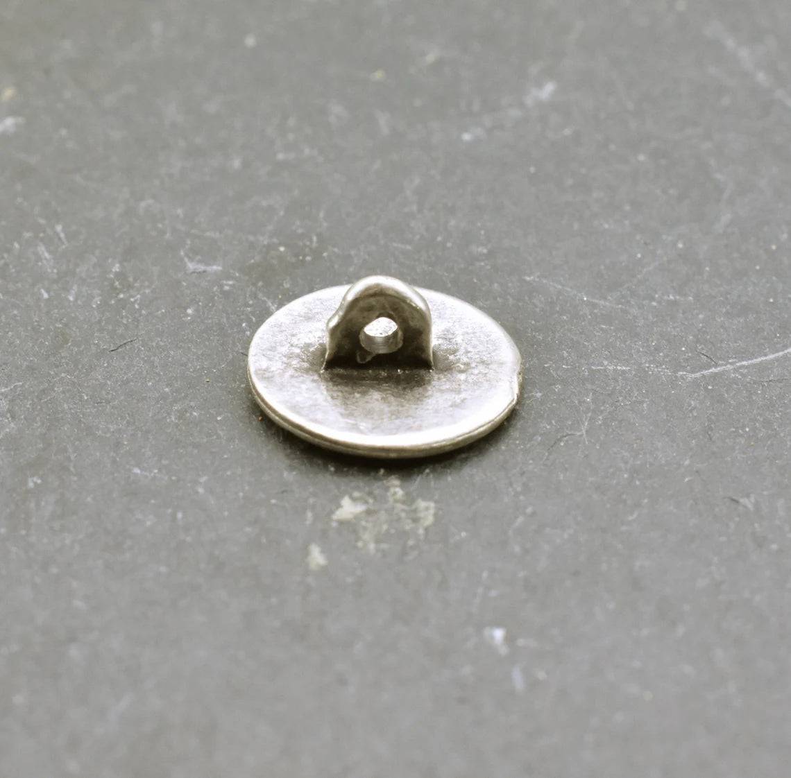 Rückseite des Wikinger Knopf Hagalaz