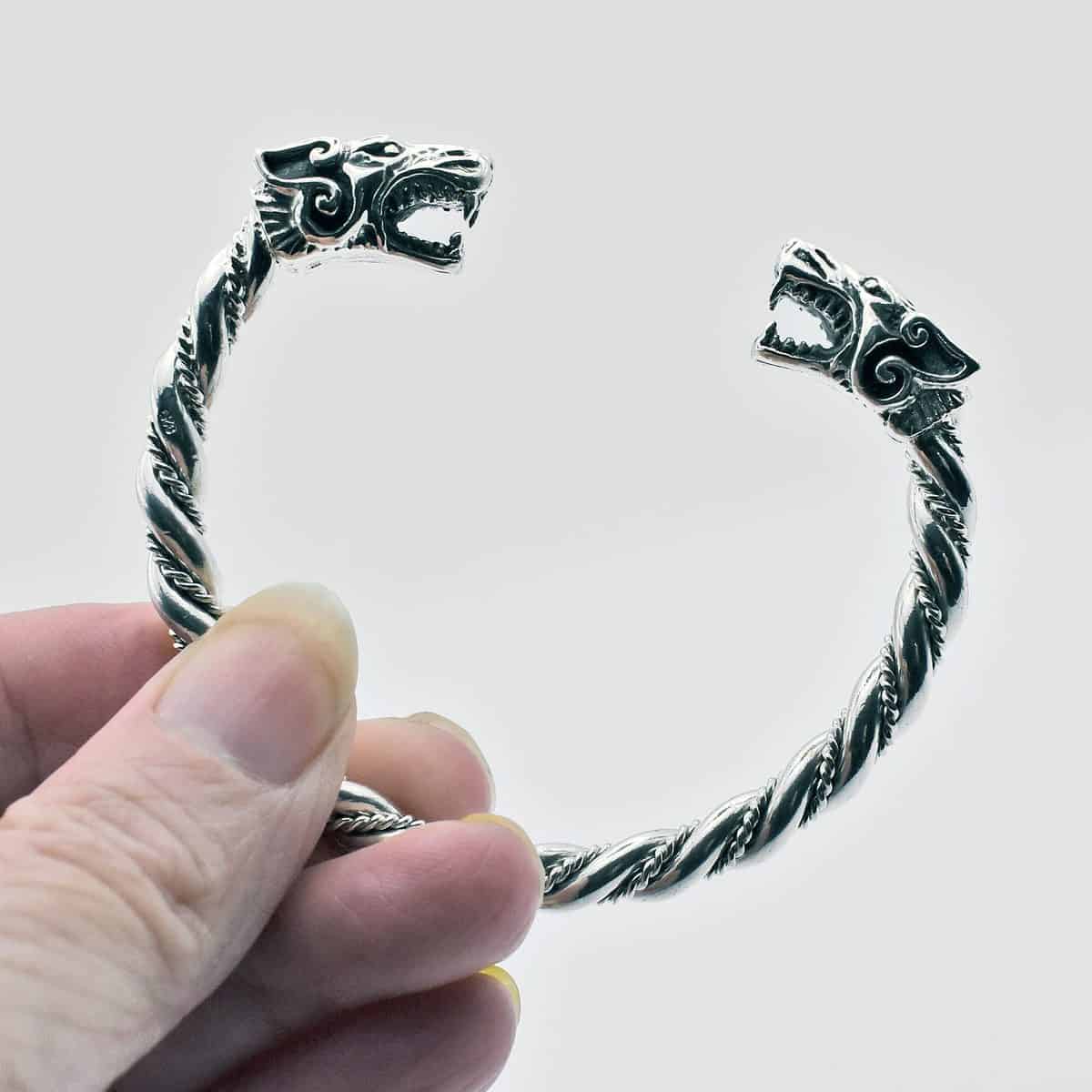 Wikinger Armreif mit Wolfsköpfen aus 925er-Silber