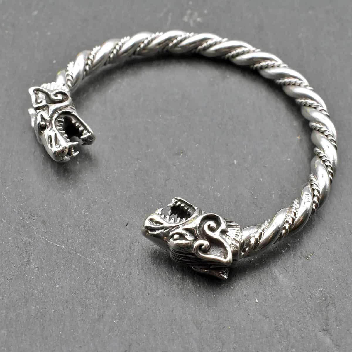 Wikinger Armreif mit Wolfsköpfen aus 925er-Silber