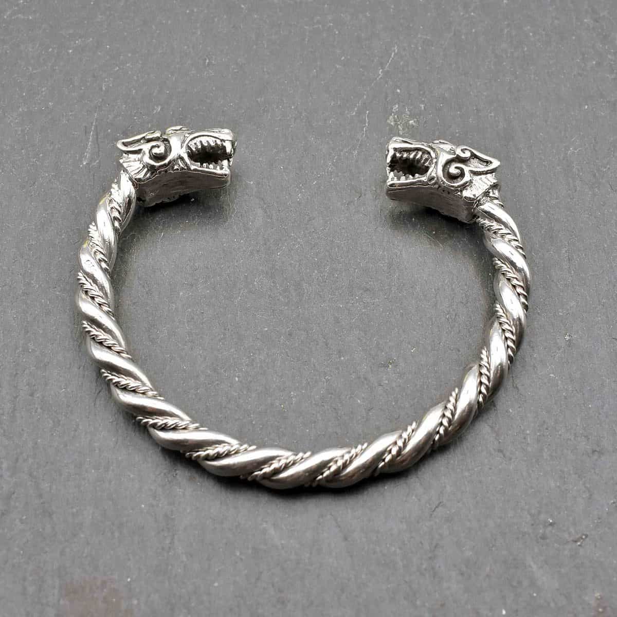 Wikinger Armreif mit Wolfsköpfen aus 925er-Silber