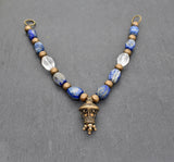 Edelstein Fibelkette mit großer Bronze-Berlocke – Wikinger Kette mit Lapislazuli und Bergkristall