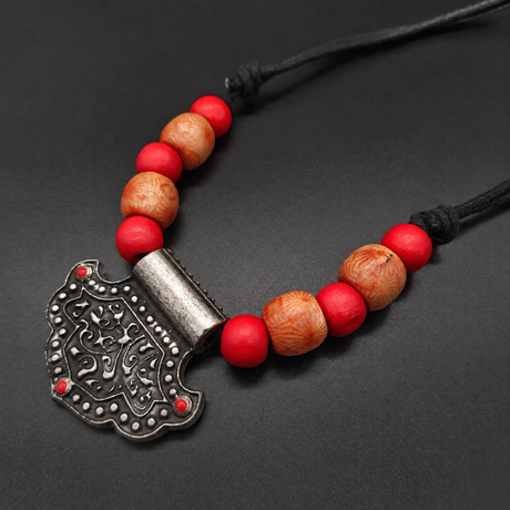 Birka Holzperlenkette mit Mjölnir-Anhänger