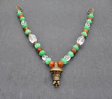 Alemannische Fibelkette mit Berlock-Anhänger und Edelsteinen – Germanischer Peplos-Schmuck mit Jade, Bergkristall und Karneol für dein Reenactment