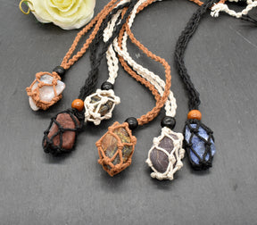 Makramee Kette mit Edelsteinen – Handgefertigter Naturschmuck voller Eleganz & Natürlichkeit