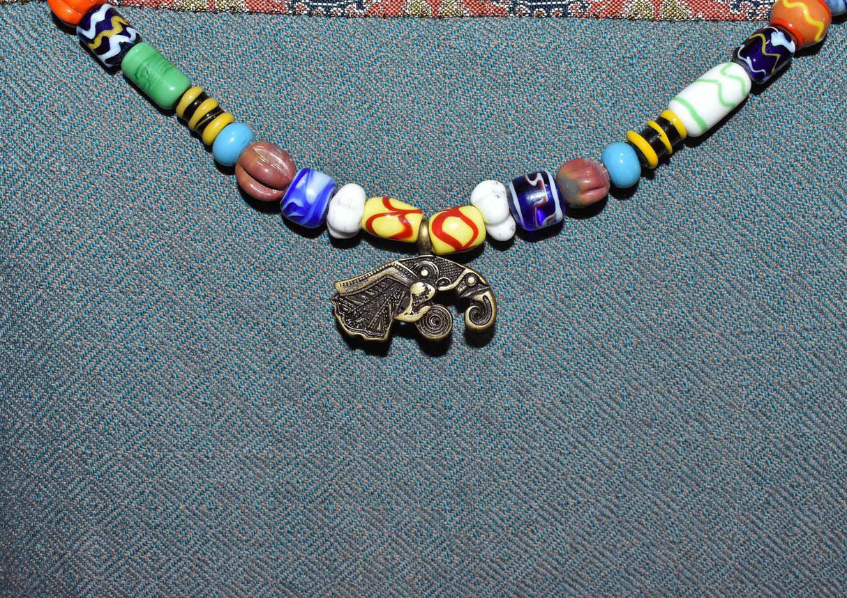 Handgefertigte Raben-Fibelkette