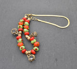 Gotland Fibelkette und Halskette in einem – Handgefertigter Schmuck mit Wikinger-Charme in rot und grün