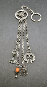 Gebamsel für die Wikingerin aus silberfarbenem ZAMAK mit bunter Glasperle