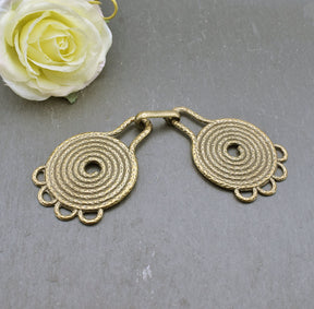 Große keltische Gewandschließe im Spiralmuster aus ZAMAK