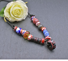 Handgefertigte Wikinger-Glasperlenkette Kyra von BELANAS SCHATZKISTE