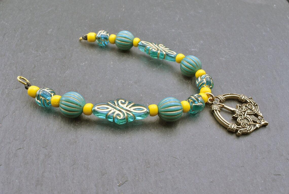 Haithabu Fibelkette im Wikinger Stil von BELANAS SCHATZKISTE in Türkis und gelb