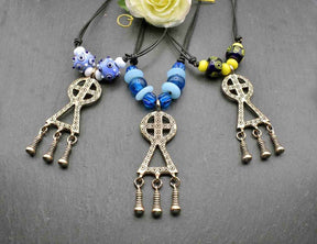 Keltische Glasperlenkette mit Radkreuzanhänger - 3 Ausführungen