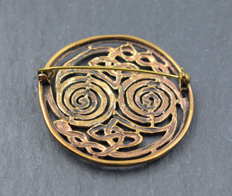 Rückseite der Keltische Spiral-Brosche aus Bronze – Filigrane Gewandschließe