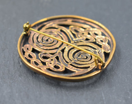 Rückseite der Keltische Spiral-Brosche aus Bronze – Filigrane Gewandschließe
