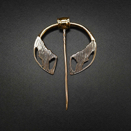 Keltische Ringfibel aus Bronze mit Knotenmuster