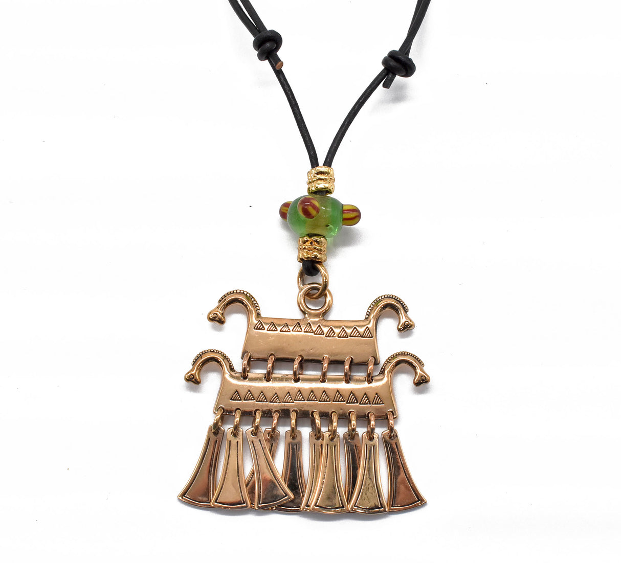 Keltische Halskette „Rhena“ – Magischer Klapperanhänger mit Pferdeköpfen