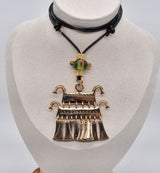 Keltische Halskette „Rhena“ – Magischer Klapperanhänger mit Pferdeköpfen