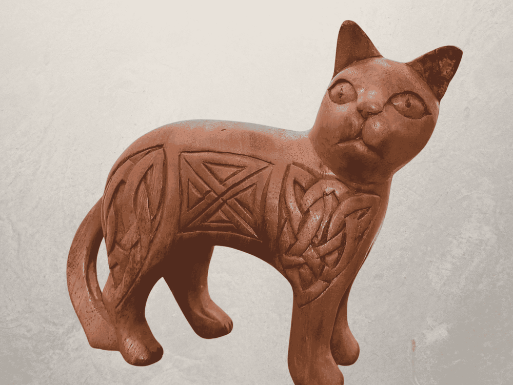 Dekofigur keltische Katze Trjegul aus Holz