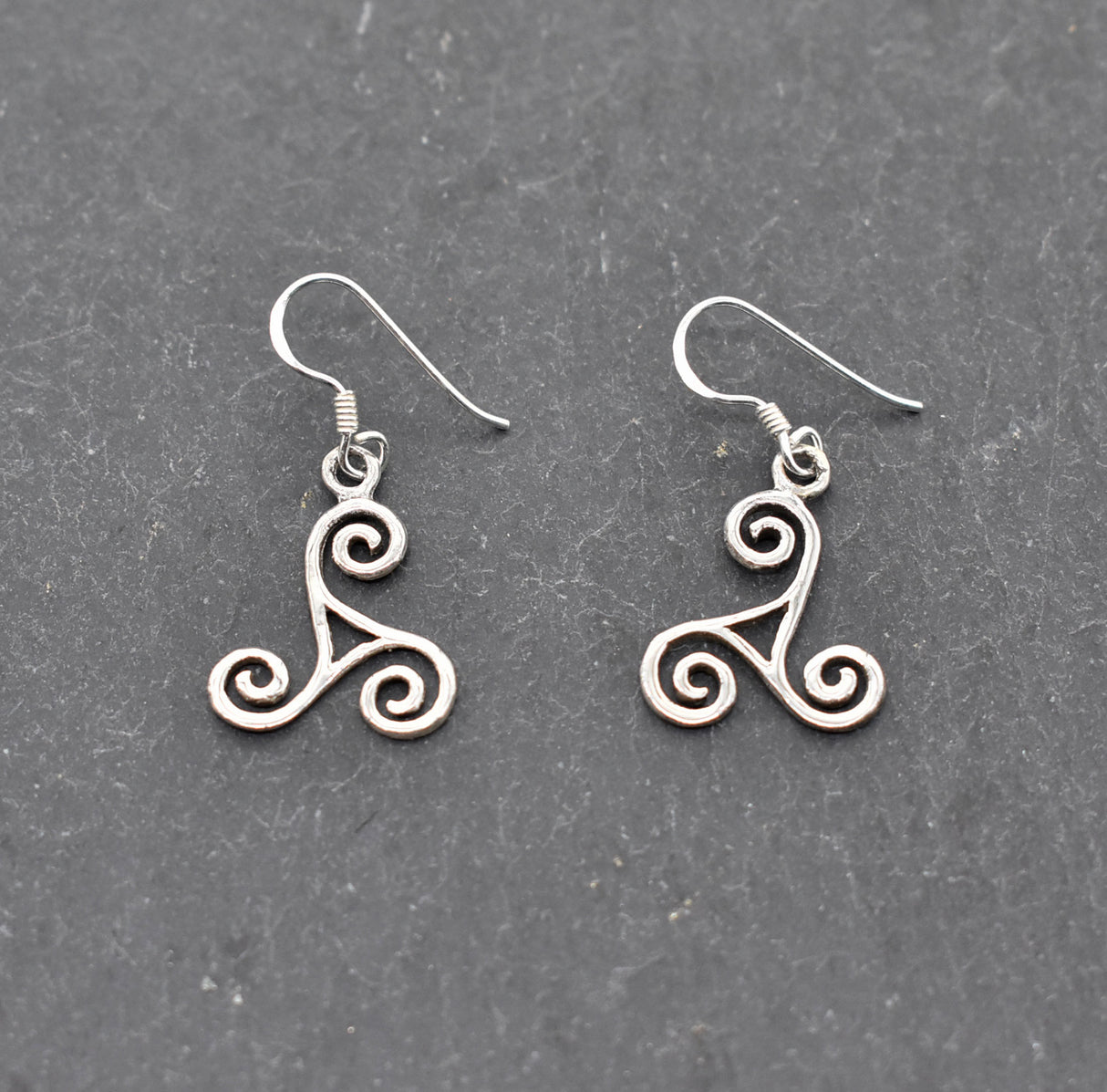 Große keltische Silber Ohrringe mit Triskele – Spiritueller Ohrschmuck aus 925 Sterling Silber